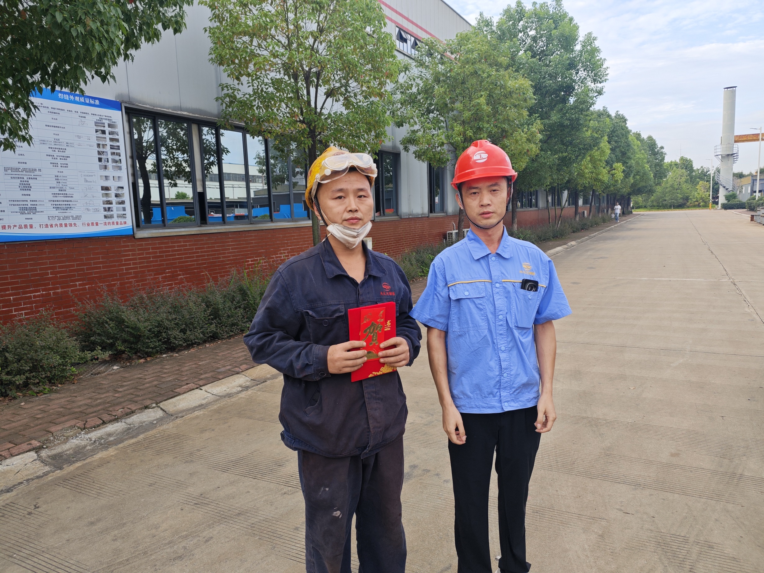 堅(jiān)守一線(xiàn)鑄匠心，勇?lián)姑@擔(dān)當(dāng)